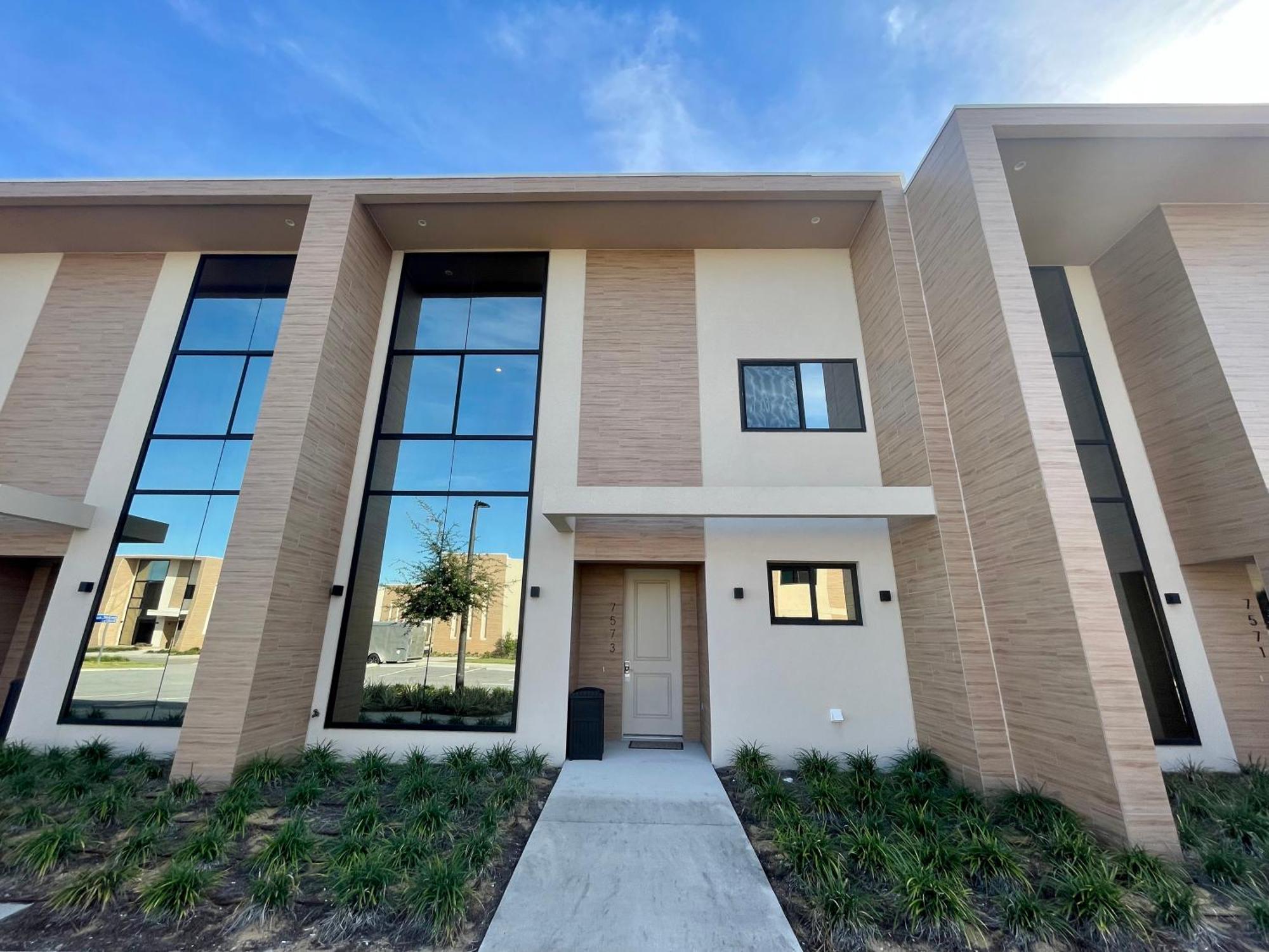 Luxury Home In Orlando With Private Hot Tub - 7 Min From Disney Parks - 3 Bedrooms And 4 Bathrooms! Eksteriør bilde