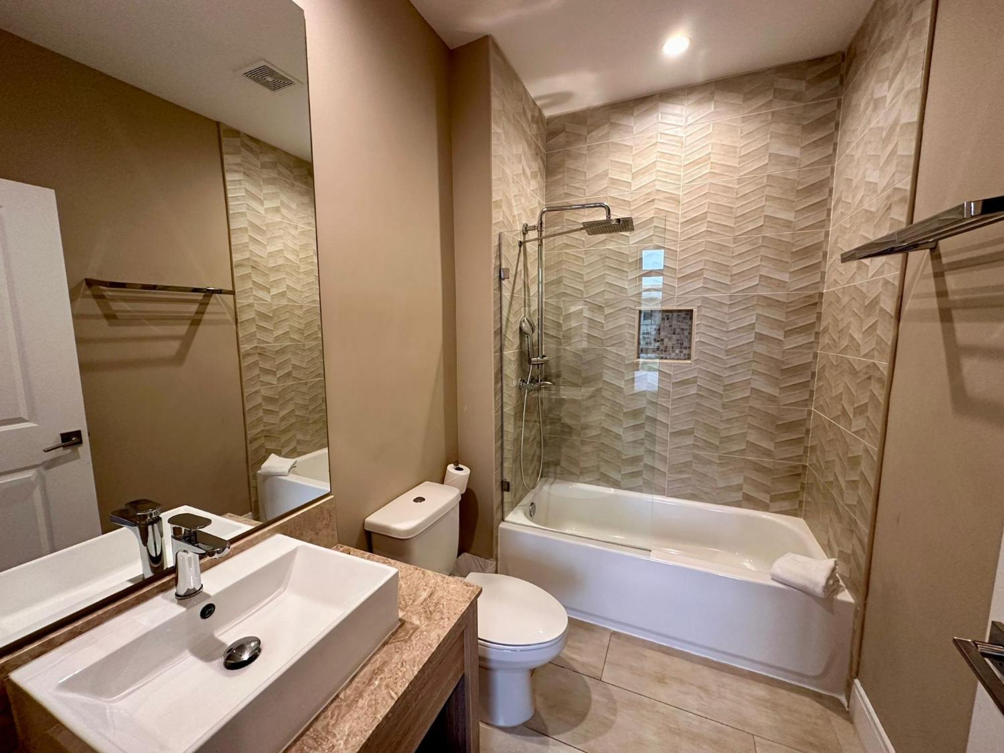 Luxury Home In Orlando With Private Hot Tub - 7 Min From Disney Parks - 3 Bedrooms And 4 Bathrooms! Eksteriør bilde
