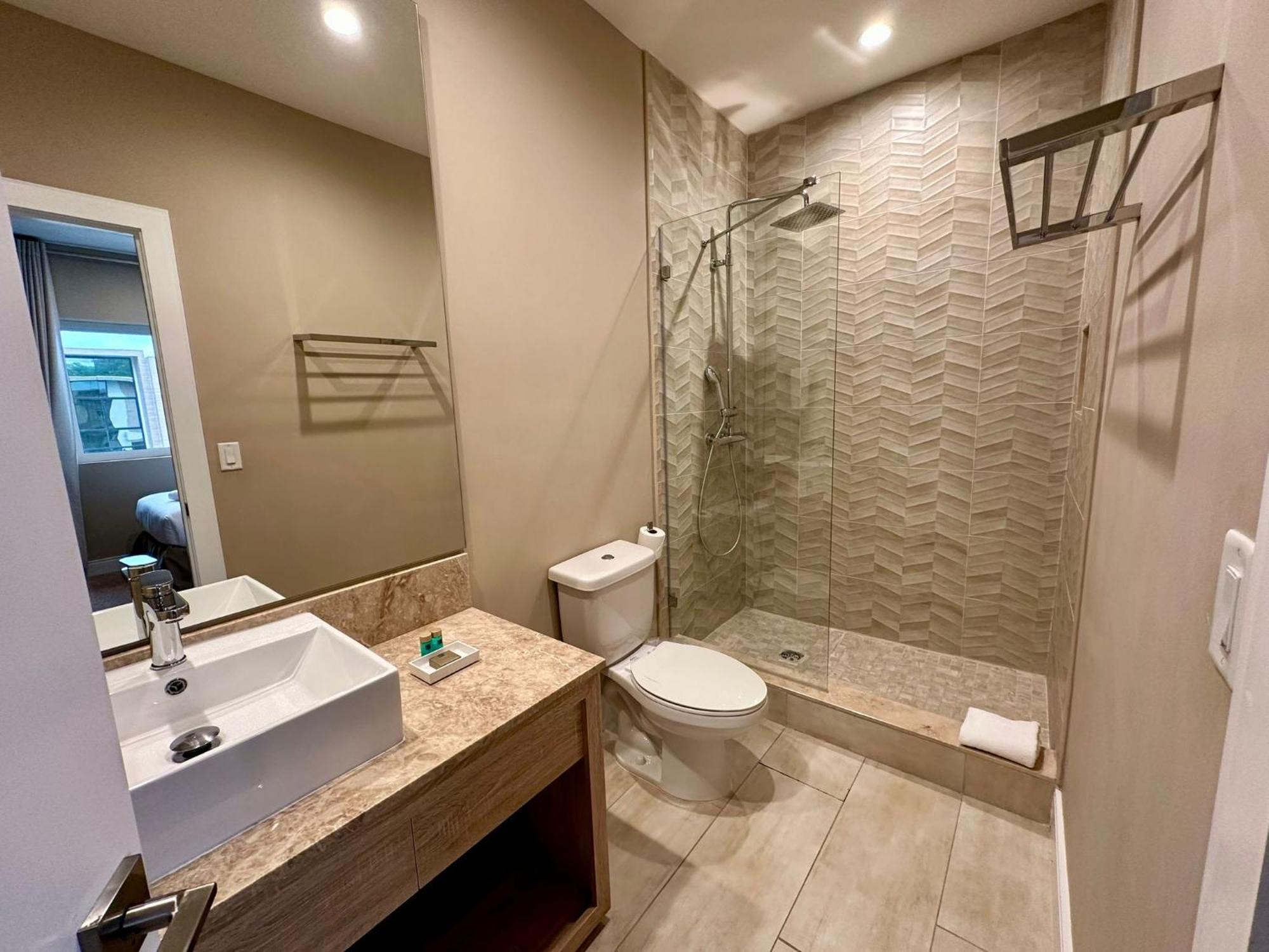 Luxury Home In Orlando With Private Hot Tub - 7 Min From Disney Parks - 3 Bedrooms And 4 Bathrooms! Eksteriør bilde