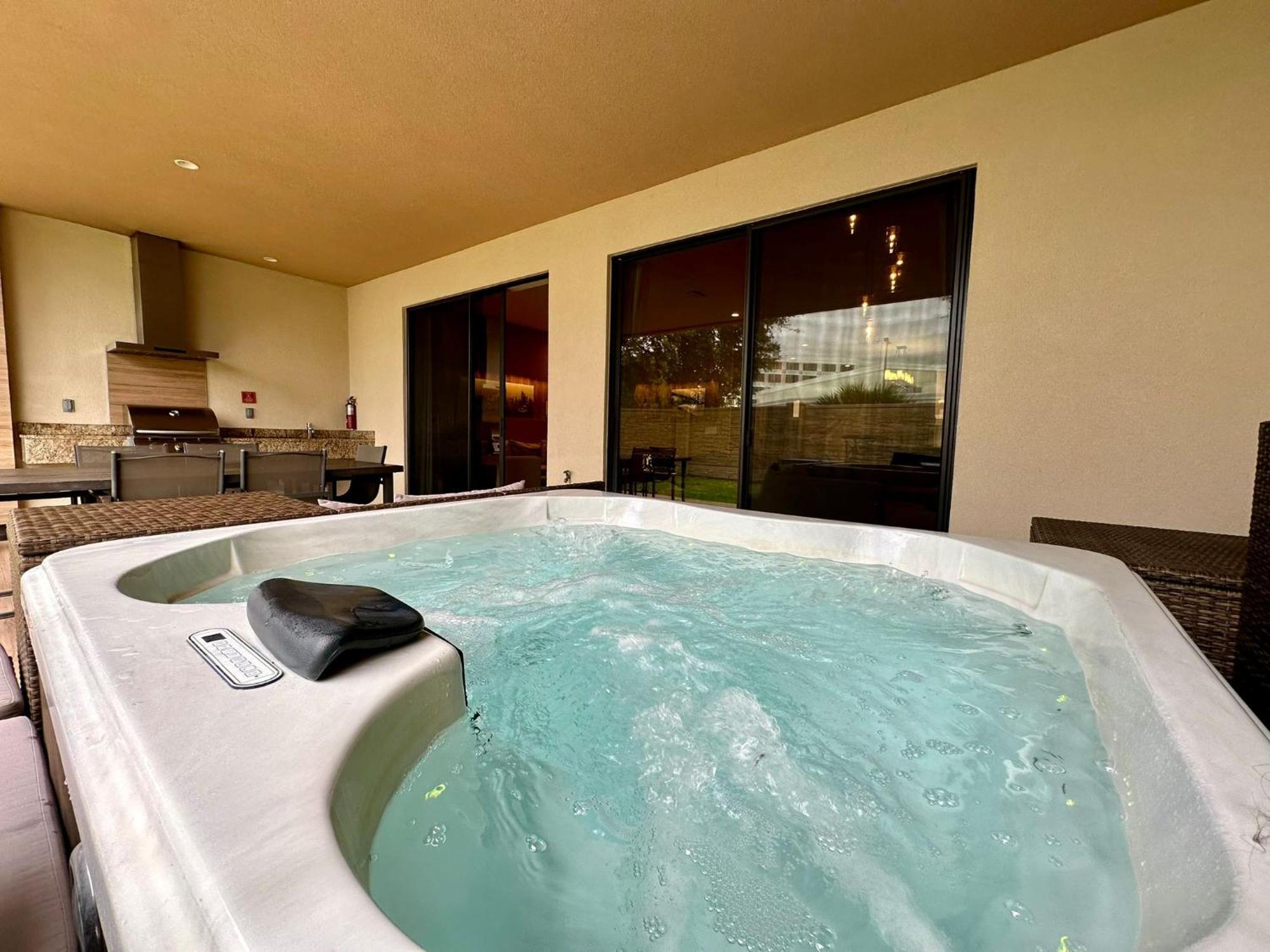 Luxury Home In Orlando With Private Hot Tub - 7 Min From Disney Parks - 3 Bedrooms And 4 Bathrooms! Eksteriør bilde