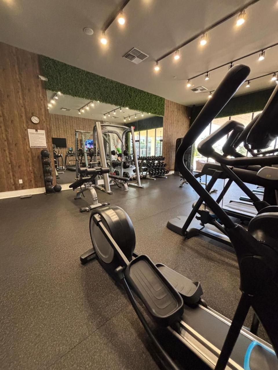 Luxury Home In Orlando With Private Hot Tub - 7 Min From Disney Parks - 3 Bedrooms And 4 Bathrooms! Eksteriør bilde
